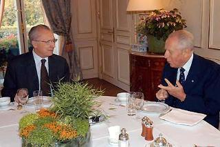 Il Presidente Ciampi con il Presidente Jacques Delors durante la prima colazione in albergo