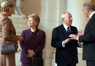 Il Presidente Ciampi al Castello di Laeken con le LL.MM. il Re Alberto II e la Regina Paola del Belgio.