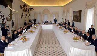 Il Presidente Ciampi rivolge il suo indirizzo di saluto poco prima della colazione per il Vertice dei Capi di Stato e di Governo dell'Unione Europea per l'apertura della Conferenza Intergovernativa