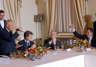 Il brindisi di augurio del Presidente Ciampi in occasione del pranzo in onore dei partecipanti al Vertice Europeo