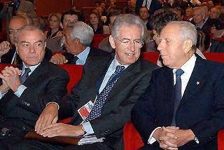 Il Presidente Ciampi con Mario Monti, Commissario Europeo per la concorrenza e Gianni Letta, Sottosegretario alla Presidenza del Consiglio dei ministri, durante la cerimonia inaugurale del Wold Forum on Energy Regulation