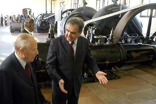 Il Presidente Ciampi con Lino Tosini, Direttore del Consorzio di Bonifica Delta Po Adige, visita il Museo dell'idrovoro storico di Cà Vendramin