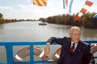 Il Presidente Ciampi a bordo della motonave &quot;Venere&quot; durante la breve navigazione sul Po di Goro