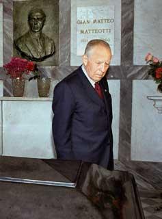 Presidente Ciampi visita la tomba di Giacomo Matteotti nel Cimitero di Fratta Polesine