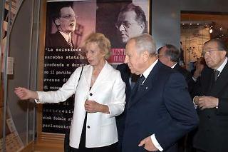 Il Presidente Ciampi con Maria Romana De Gasperi e Giulio Andreotti, durante la visita alla Mostra su Alcide De Gasperi al Complesso Monumentale del Vittoriano
