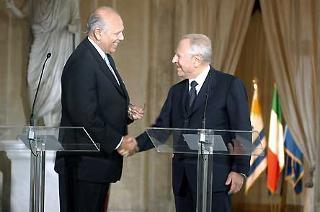 Il Presidente Ciampi con Jorge Batlle, Presidente della Repubblica dell'Uruguay al termine delle dichiarazioni alla stampa