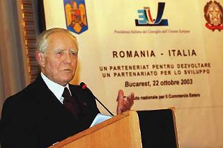 Il Presidente Ciampi durante il suo intervento al Forum economico italo -rumeno