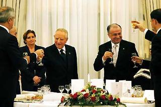 Il Presidente Ciampi con il Presidente della Repubblica di Romania Ion Iliescu durante il brindisi del Pranzo di Stato a Palazzo Cotroceni