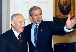 Il Presidente della Repubblica Italiana Carlo Azeglio Ciampi al suo arrivo alla Casa Bianca accolto da George W.Bush
