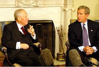 Il Presidente della Repubblica Italiana Carlo Azeglio Ciampi ed il Presidente degli Stati Uniti d'America George W.Bush durante il colloquio alla Casa Bianca