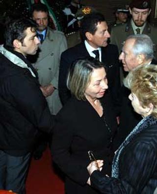 Il Presidente Ciampi con la moglie Franca durante l'incontro con i parenti delle vittime dell'attentato a Nassiriya, al Complesso Monumentale del Vittoriano