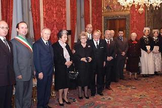 Il Presidente Ciampi, in compagnia della moglie Franca, ha incontrato i componenti della Giunta e del Consiglio Comunale di Scanno, guidata dal Sindaco Angelo Cetrone
