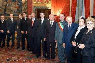 Il Presidente Ciampi, in compagnia della moglie Franca, ha incontrato i componenti della Giunta e del Consiglio Comunale di Scanno, guidati dal Sindaco Angelo Cetrone