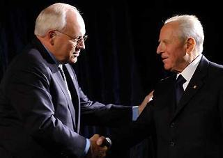 Il Presidente Ciampi con Richard Cheney, Vice Presidente degli Stati Uniti d'America, al suo arrivo alla Fondazione Marshall