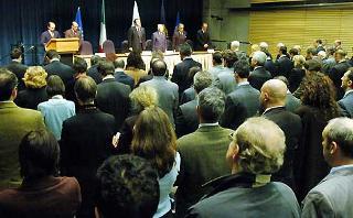 Un momento dell'incontro del Presidente Ciampi con il personale italiano delle Istituzioni Finanziarie Internazionali, durante il quale è stato osservato un minuto di silenzio in memoria dei caduti in Iraq