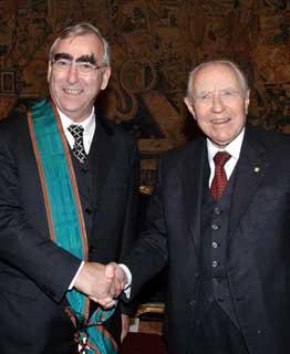 Il Presidente Ciampi con Theo Waigel, già Ministro delle Finanze della Repubblica Federale di Germania, insignito dell'onorificenza di Cavaliere di Gran Croce al Merito della Repubblica Italiana