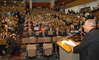 Il Presidente Ciampi, durante il suo intervento, in occasione della visita al Centro Europeo Ricerca Nucleare