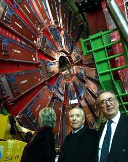 Il Presidente Ciampi con il Direttore generale del CERN Luciano Maiani, durante la visita al rilevatore CMS