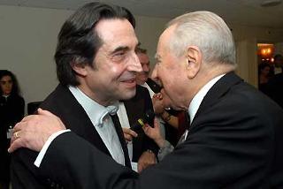 L'abbraccio del Presidente Ciampi al Maestro Riccardo Muti termine della cerimonia di inaugurazione del Teatro La Fenice