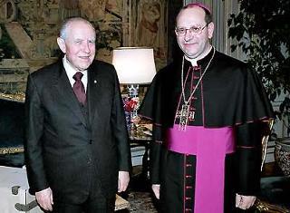 Il Presidente Ciampi con il nuovo Vescovo di Caltanissetta S.E. Rev.ma Mons. Mario Russotto
