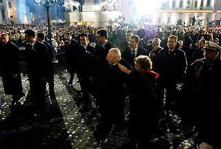 Il Presidente Ciampi in compagnia della moglie Franca su piazza del Quirinale, al termine del concerto di Capodanno