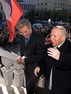 Il Presidente Ciampi al suo arrivo in Municipio accompagnato dal Sindaco Gianfranco Lamberti