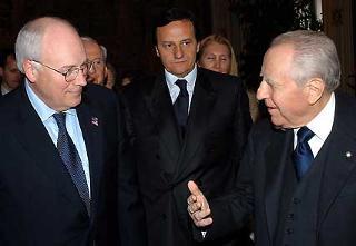 Il Presidente Ciampi con Richard B Cheney, Vice Presidente degli Stati Uniti d'America. Al centro, nella foto, il Sottosegretario agli Affari Esteri Mario Baccini
