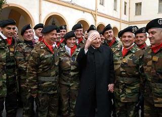 Il Presidente Ciampi con i militari della Brigata Sassari alla Caserma &quot;La Marmora&quot;