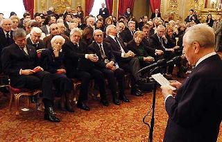 Il Presidente Ciampi rivolge il suo saluto ai premiati, in occasione della consegna dei Premi "Vittorio De Sica"