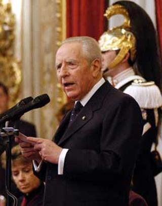 Il Presidente Ciampi rivolge il suo saluto ai presenti, in occasione della cerimonia di consegna dei Premi "Vittorio De Sica"
