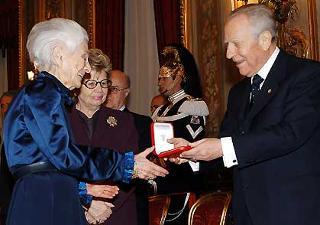 Il Presidente Ciampi consegna il Premio "Vittorio De Sica" a Rita Levi Montalcini