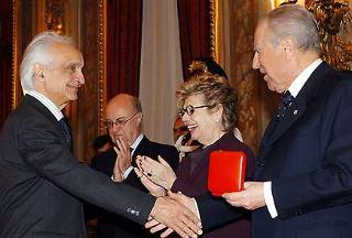 Il Presidente Ciampi consegna il premio "Vittorio De Sica" ad Antonino Zichichi