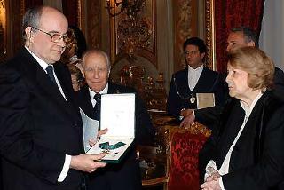 Il Presidente Ciampi con Manuel De Sica e Maria Marcader in occasione della consegna dei Premi "Vittorio De Sica" e delle Onorificenze dell'Ordine al Merito della Repubblica Italiana