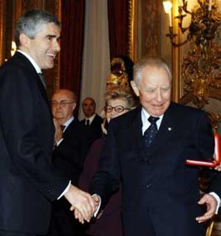 Il Presidente Ciampi consegna il Premio "Vittorio De Sica" a Pier Ferdinando Casini, Presidente della Camera