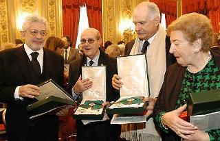 Un momento della cerimonia di consegna, da parte Presidente Ciampi, delle insegne dell'onorificenze di Cavaliere di Gran Croce dell'Ordine al Merito della Repubblica Italiana, a Ettore Scola, Manoel de Oliveira, Nikita Michalkov e Luisa Spaziani, nel corso della cerimonia di consegna dei Premi "Vittorio De Sica