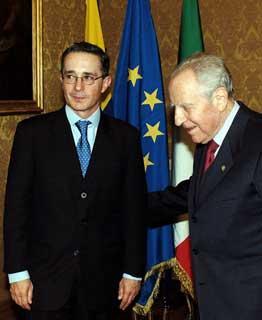 Il Presidente Ciampi con il Presidente della Repubblica di Colombia, Alvaro Uribe, in occasione dell'incontro al Quirinale