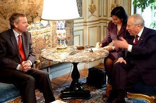 Il Presidente Ciampi con il nuovo Segretario generale della NATO, Jaap de Hoop Scheffer, nel corso dei colloqui.