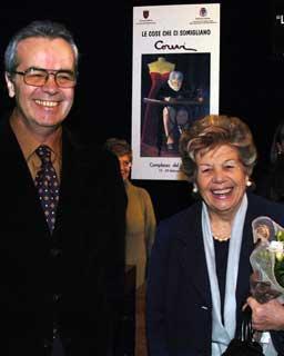 La Signora Franca Pilla Ciampi con il maestro Massimo Corevi, al termine della visita alla mostra &quot;Le cose che ci somigliano&quot;, al Complesso Monumentale del Vittoriano