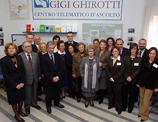 La signora Franca Pilla Ciampi con i componenti della Fondazione Gigi Ghirotti, in occasione della visita alla Fondazione