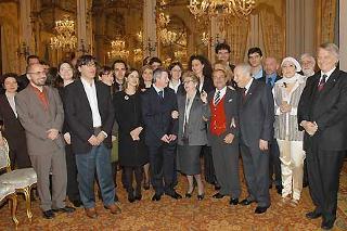 Il Presidente Ciampi e la moglie Franca, insieme al cantautore Lucio Dalla e Alberto Contri ed i promotori della campagna in favore dei disabili &quot;E allora?&quot;
