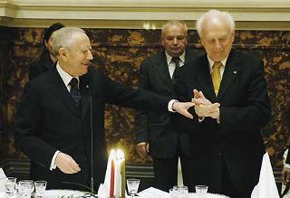 Il Presidente Ciampi con il Presidente della Repubblica Ungherese Ferenc Madl al termine del suo intervento al pranzo di Stato al Palazzo Presidenziale