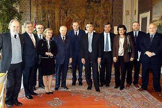 Il Presidente Ciampi con i titolari di imprese vincitrici del Premio &quot;Impresa e Cultura&quot; in occasione dell'incontro al Quirinale