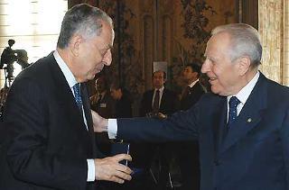 Il Presidente Ciampi premia Alfio Noto con la Medaglia d'Oro al Merito della Sanità Pubblica, in occasione della Giornata Mondiale della Sanità