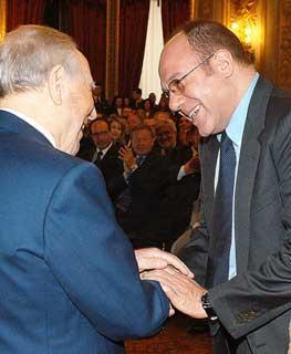 Il Presidente Ciampi con Carlo Verdone, in occasione dell'incontro con i candidati ai Premi David di Donatello 2004