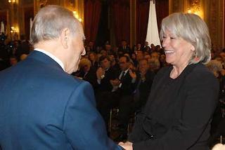 Il Presidente Ciampi saluta Margaretha von Trotta, candidata per il miglior film dell'Unione Europea, in occasione dell'incontro con i candidati al Premio David di Donatello 2004