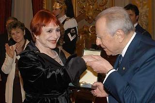 Il Presidente Ciampi con Adriana Asti, insignita dell'onorificenza di Grande Ufficiale dell'OMRI in occasione dell'incontro con i candidati al Premio David di Donatello 2004