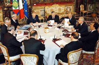 Un momento della riunione del Consiglio supremo di difesa presieduto dal Presidente della Repubblica Carlo Azeglio Ciampi