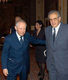 Il Presidente Ciampi con Lakhdar Brahimi, Consigliere Speciale del Segretario generale dele Nazioni Unite, in occasione dell'incontro al Quirinale