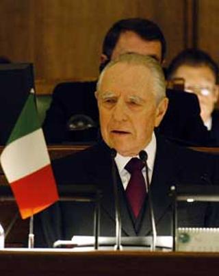 Il Presidente Ciampi durante il suo intervento al Parlamento lettone