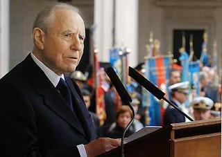 Il Presidente Ciampi durante il suo intervento in occasione della celebrazione del 59°anniversario della Liberazione